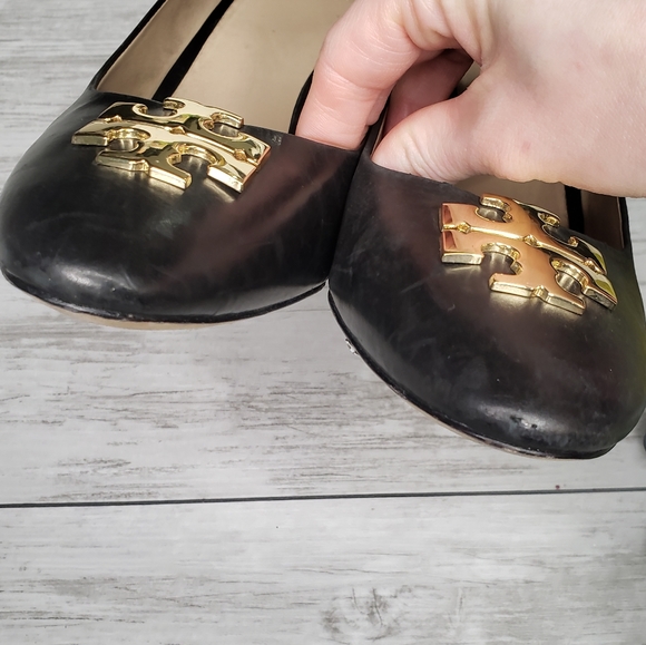 Tory Burch Wedges Black Heels Leather 11 Gold T Logo - Picture 12 of 12